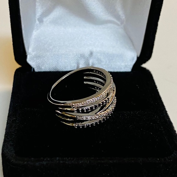 Sterling Silver Black & White CZ Highway Ring - Picture 7 of 10